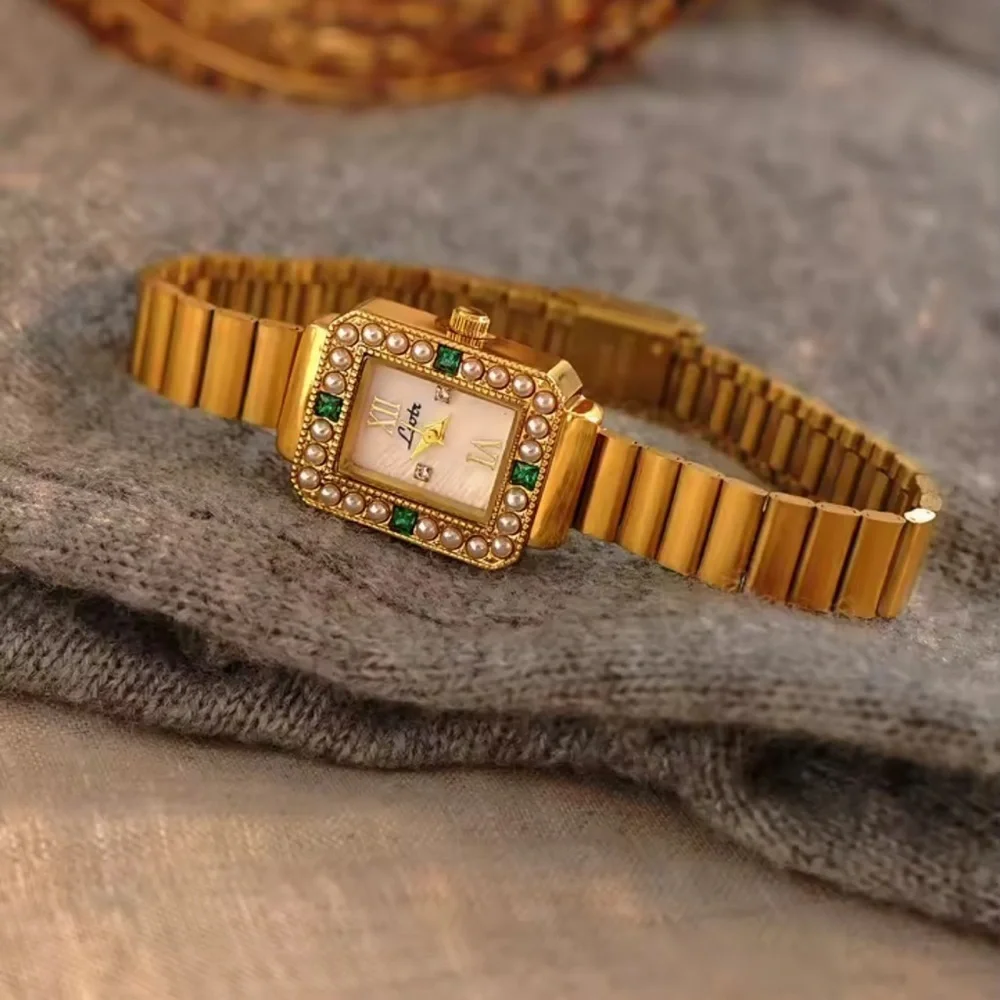 Vintage Gold Pearl Bezel Crystal Watch